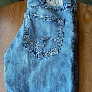 Silver Zac men’s jeans, distressed wash